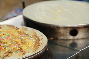 Making crispy pancake delicious at street fo