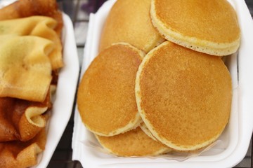 Making pancake is delicious at street food