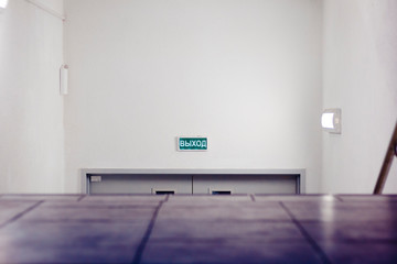 ladder bottom door. at the top of the output inscription, in Russian. the camera takes off from the floor level.