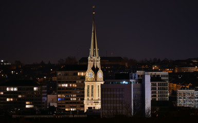 Fototapeta premium Kirche bei Nacht