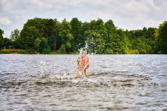 Bathing Lake With Drowning Of The Swimmer.