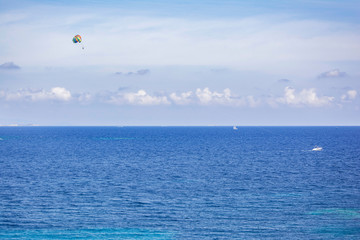 Ascensional flight with Parachute on the sea