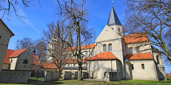 Königslutter: Stiftskirche St. Peter und Paul, Kaiserdom (1135,Niedersachsen)