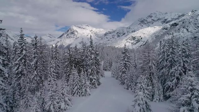 Aerial 4K - Valmalenco (IT) - Vista invernale della valle di San Giuseppe