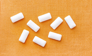Chewing gums white in the form of pillows