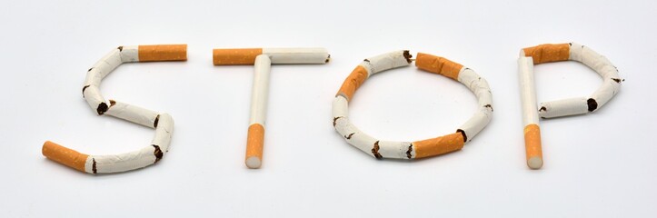 Stop hecho con cigarrillos de tabaco