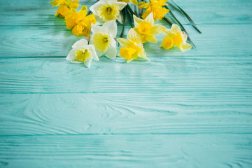 daffodils bouquet on wooden table