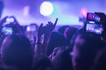 many people who dance and record with the phones at the live music concert