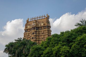 Fototapeta na wymiar Beautiful golden temple in Sri Lanka 