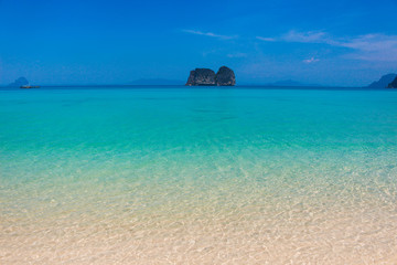 Fototapeta premium tropical beach and sea in summer