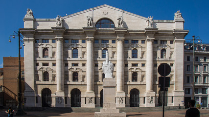 Obraz premium old historic building with statue in front