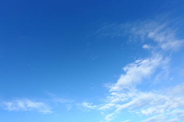Obraz premium white cloud on blue sky weather background