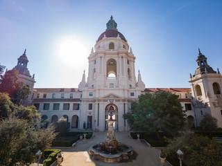 Obraz premium Popołudniowy widok na piękny ratusz w Pasadenie w Los Angeles w Kalifornii