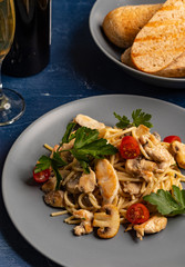 Pasta with chiken and mushrooms