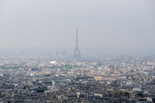 Contaminaci&oacute;n en la Ciudad de Paris, al centro la Torre Eifel