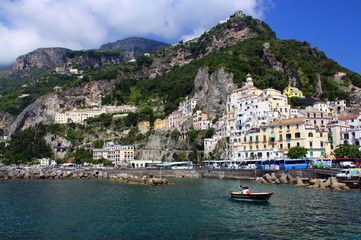 Fototapeta na wymiar Colorful sunny Amalfi town, Italy, Amalfi coast