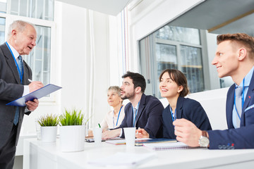 Bewerber und Manager in einer Schulung