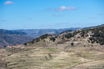 Fototapeta na wymiar Path through the mountain next to the town of Morella