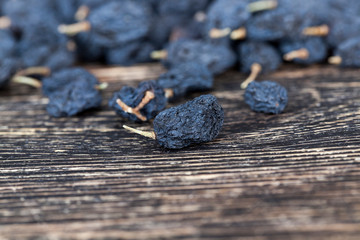black natural made dried raisins