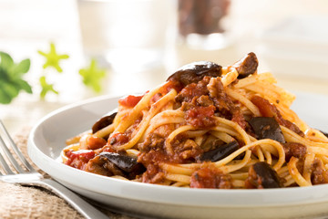 スパゲッティ　なすとひき肉のトマトソース