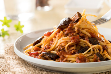 スパゲッティ　なすとひき肉のトマトソース