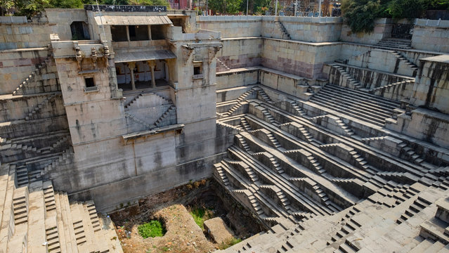 stepwell dhabhai kund in bundi