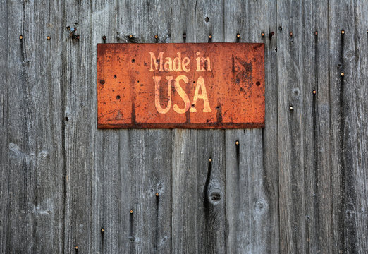 Rusty metal sign with the phrase: Made in Usa.