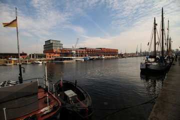 Fototapeta na wymiar Hansahafen in Lübeck