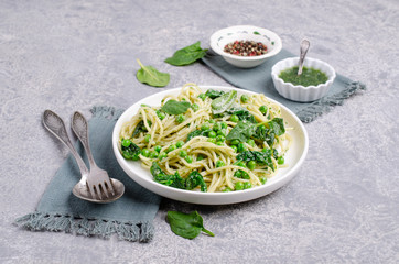 Spaghetti with vegetables