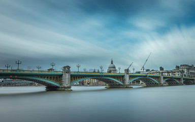 Fototapeta premium Southwark Bridge over the River Thames in the City of London