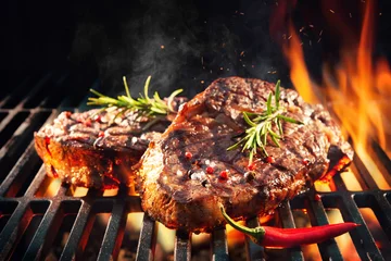  Biefstukjes sissend op de grill © Alexander Raths
