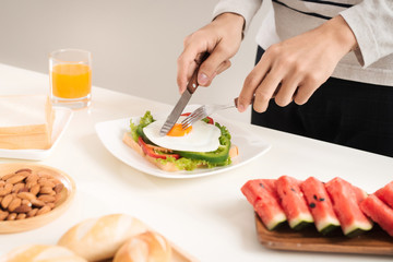 A man having breakfast with knife and fork