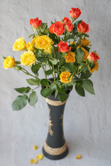 A bouquet of roses in wooden vase