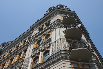 Fototapeta na wymiar facade of an old building Kiev