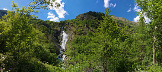CASCADE DE DORMILLOUSE. VALLEE DE FRESSIENERE. F05.