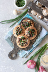 Flapjack with mushrooms and creamy garlic sauce