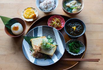 豆腐ステーキの和風おかず