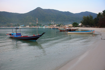 Fototapeta na wymiar Traditional thai boat at the beach in Thailand