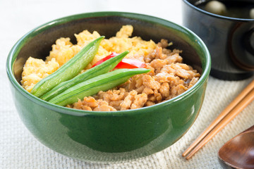 鶏そぼろ丼