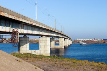 Fototapeta premium Autumn day in Arkhangelsk. View of the river Northern Dvina and automobile bridge in Arkhangelsk.