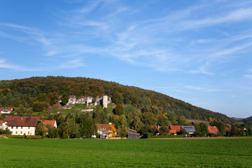 Obraz premium burgruine im Berg
