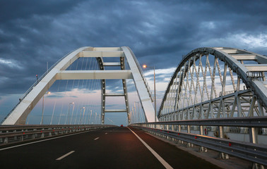 Obraz premium Evening road Crimean bridge