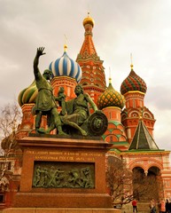 Fototapeta na wymiar Monument to Minin and Pozharsky in Moscow on red square — a sculptural monument dedicated to the leaders of the Second militia in 1612, as well as the end of the time of Troubles and the expulsion of 