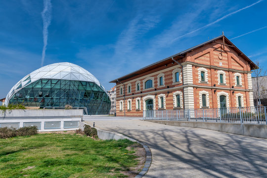 New Budapest Gallery and Nehru Part Park, Hungary