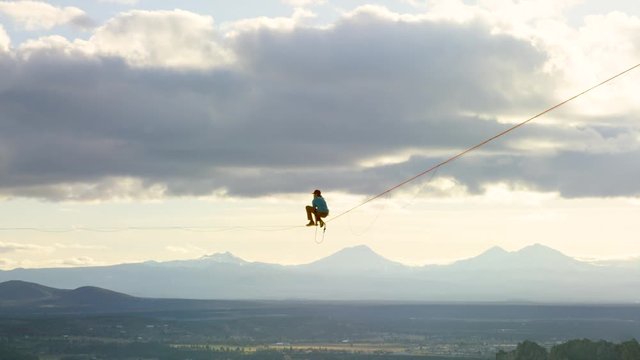 Highliner in front of Cascade Mountains - Smith Rock - 4k