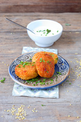 Hirse-Burger mit Joghurt-Dip