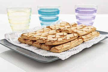 biscotti di pasta sfoglia dal basso