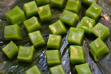 small cubes of seaweed