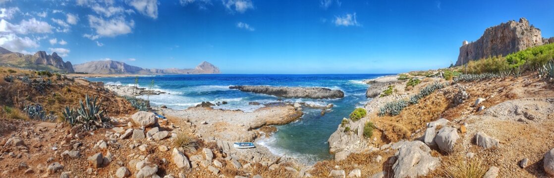 Vista dalle spiagge di Macari 