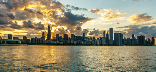Obraz na płótnie Canvas The Chicago Skyline at Sunset